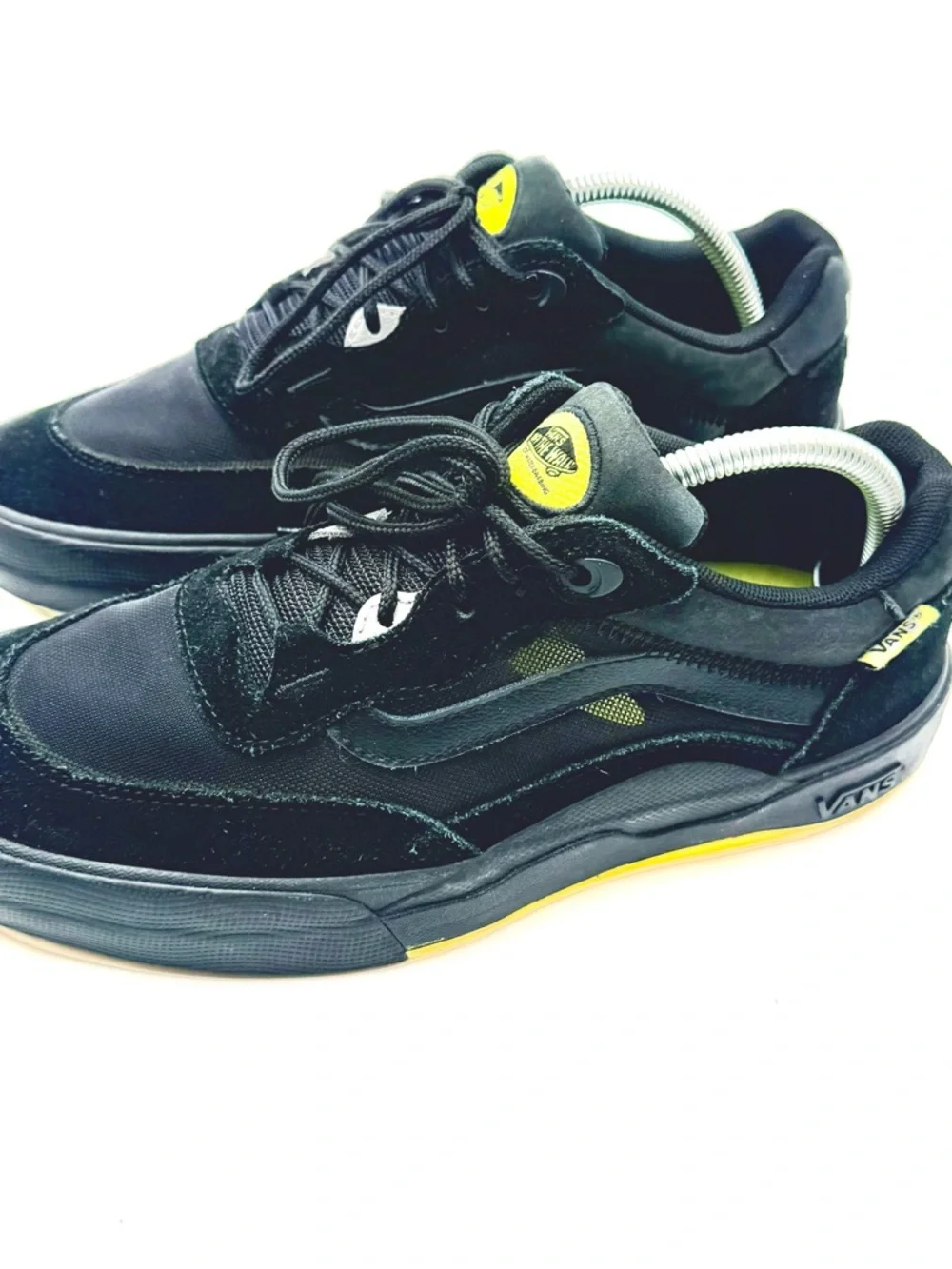 Vans Wayvee skate shoes in the Black/Sulphur colorway. Like New Ships‎ next day